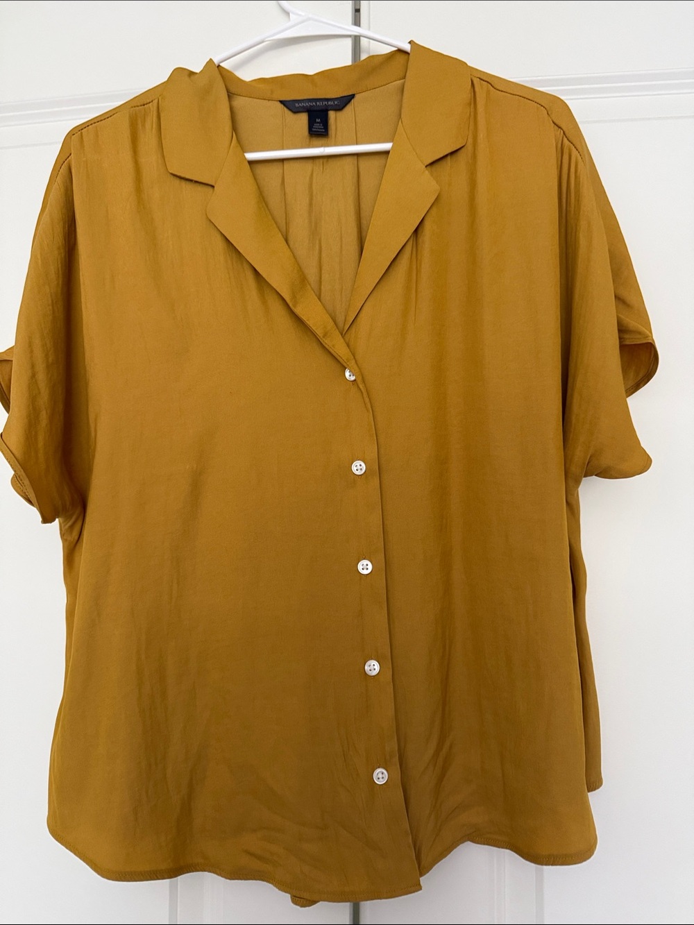 NWOT Women’s Banana Republic Mustard Short-Sleeve Button-Down Blouse